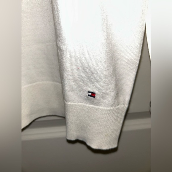 Tommy Hilfiger Snowflake Turtleneck Sweater. Size medium - Picture 2 of 5
